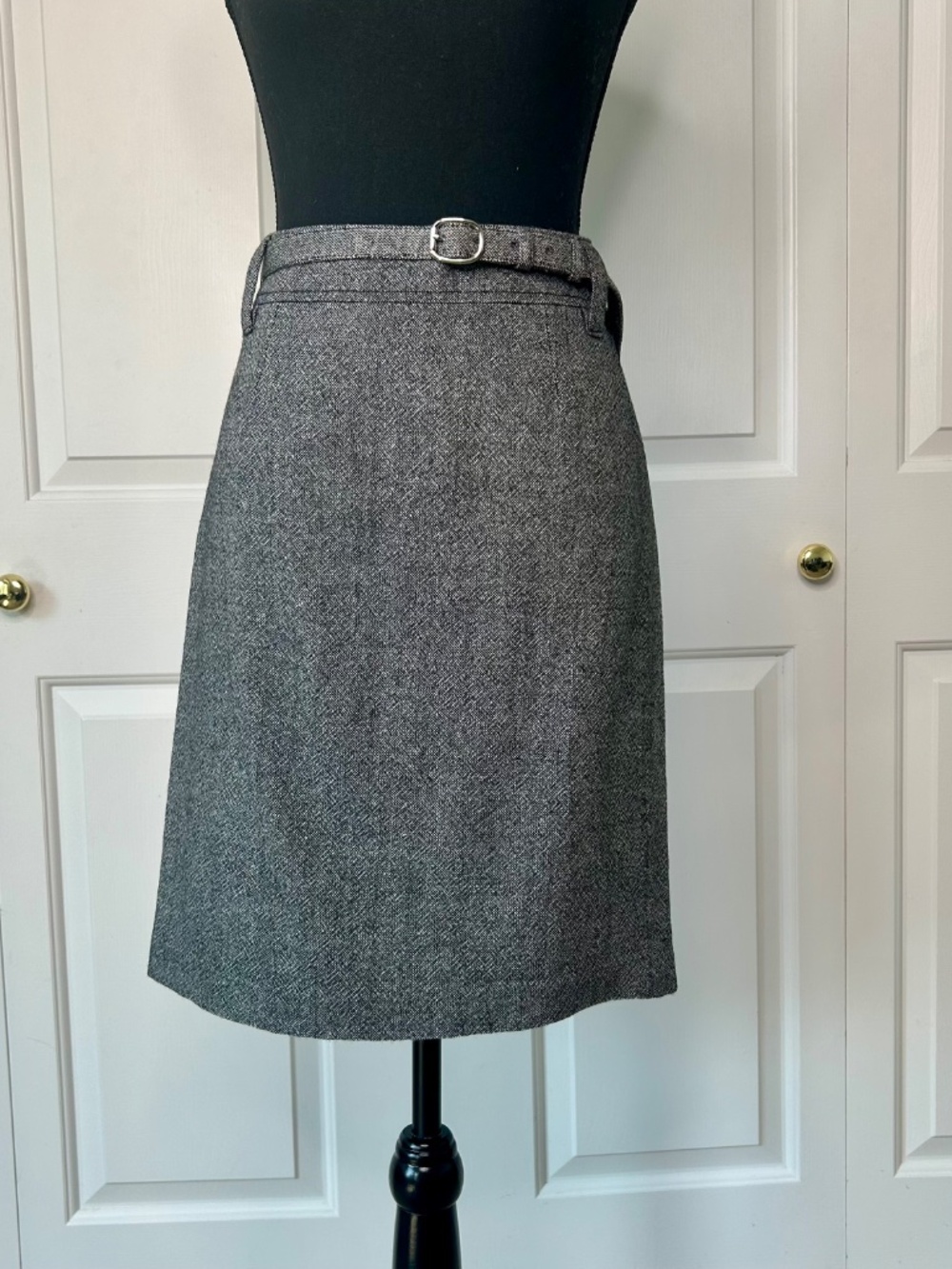Jacob Grey Skirt with Thin Belt in Size 7/8-Vintage-Excellent Quality